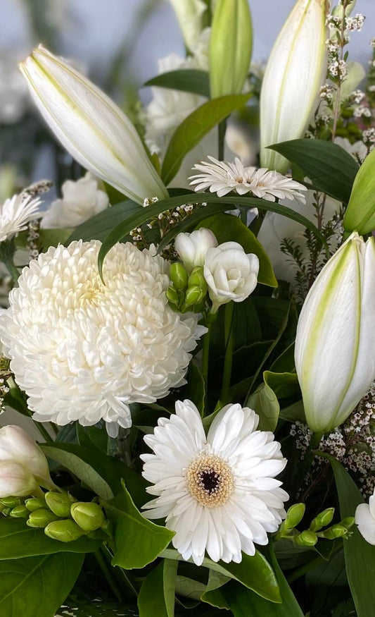 FLORIST CHOICE Arrangement Whites