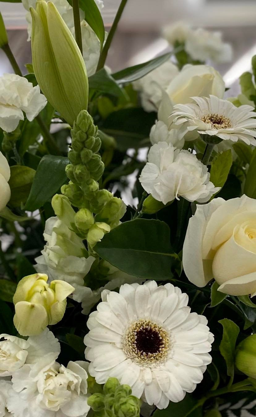 FLORIST CHOICE Arrangement Whites
